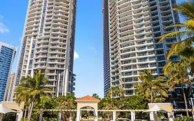Holiday Holiday Chevron Renaissance Apartments